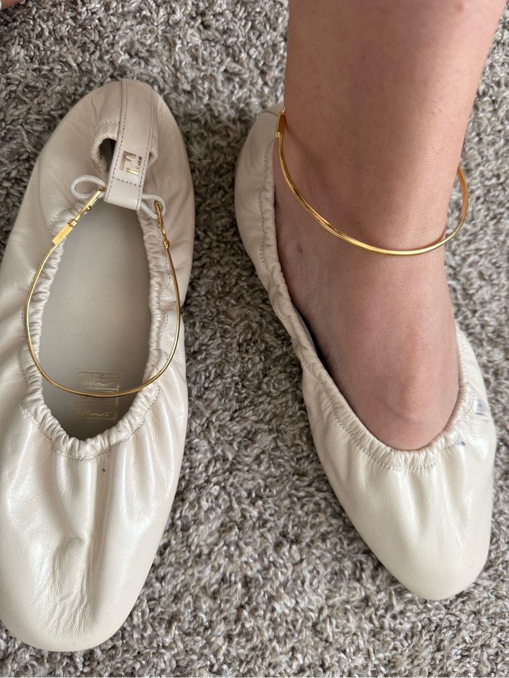 Fendi Cream Leather Elastic Ballet Flats with Gold Ring 381/2